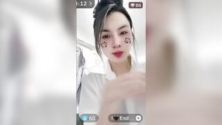 Idol mới trả kèo đi tắm lộ vú