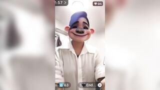 Idol mới trả kèo đi tắm lộ vú