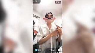 Idol mới trả kèo đi tắm lộ vú