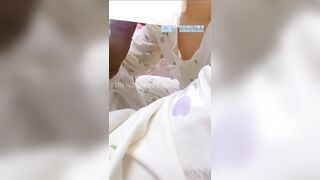 Bé e họ đg ngồi xem phim thì a trai lại bóp vú bắt bú cu rồi doggy bắn tinh lên mông
