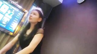 Lão bản đi massage thấy e nhân viên xinh hợp gu nên bỏ tiền ra mua dâm e 1 đêm phê cu