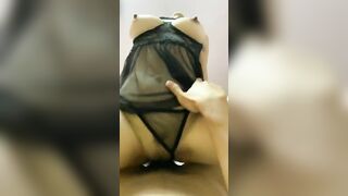 Em đang lên đỉnh anh đừng xuất vội nhé