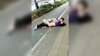 Địt nhau giữa đường cho người lạ xem nứng là trỗ nào cũng địt
