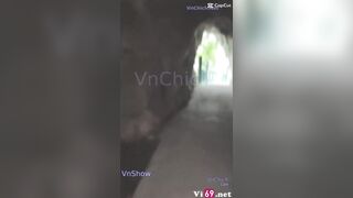 Có em người yêu nghiện public từ trên đồi, rừng cây đến hang đá em chơi hết Kích thíc