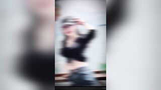 Khi các ido tiktok địt show hàng