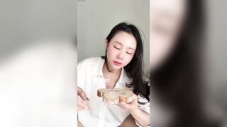 Bữa sáng dinh dưỡng bánh mì chấm tinh trùng tươi ngon cùng Oshiximiya