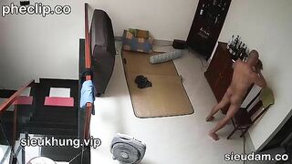 Chồng soi cam phát hiện con vợ địt nhau với bố chồng bắn tinh đầy lồn