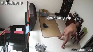 Chồng soi cam phát hiện con vợ địt nhau với bố chồng bắn tinh đầy lồn