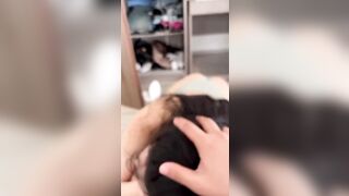 Em đang bệnh mà anh mang cây hàng vừa dài vừa cong qua thăm