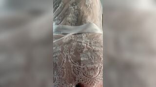 cô vợ dâm đãng khoe bộ đồ ngủ mới sắm