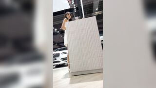 quay lén dưới váy máy em PGA trong sự kiện ra mắt xe - phần 11