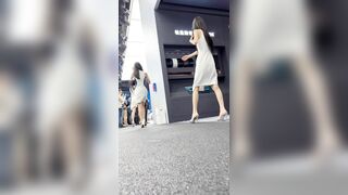 quay lén dưới váy máy em PGA trong sự kiện ra mắt xe - phần 12