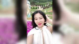 Con đĩ Hà My public tại đà lạc nơi đông người