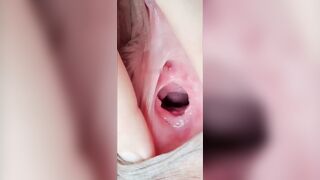 Cái lỗ lồn hồng hào đang thèm cặc muốn uống tinh dâm đãng chảy nước