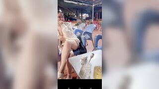 Public ngoài quán