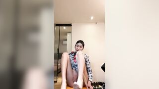 chị gái chung cty có chồng đi làm xa gửi clip thủ dâm