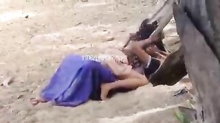 Quay lén 2 em sinh viên địt nhau ở bãi cát dâm đãng kích thích siêu dâm