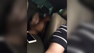 Tài xế taxi bất ngờ khi thấy cặp đôi hứng tình đụ luôn trên xe của mình