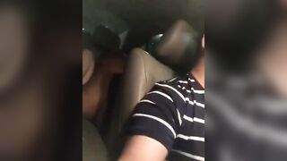 Tài xế taxi bất ngờ khi thấy cặp đôi hứng tình đụ luôn trên xe của mình