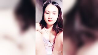 Chị gái show lồn