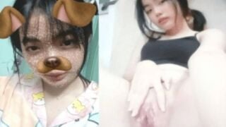 Lồn hồng hào không lông của em nữ sinh