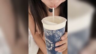 Chỉ với 1 cốc trà sữa mà bé e họ ngây thơ cho a trai địt hành hạ cơ thể của mình