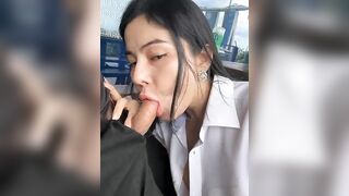 Con đỉ Hà My lại nứng lồn và ra chỗ công cộng thủ dâm móc lồn