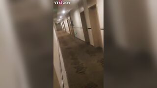 Nhờ thằng bạn quay cảnh hấp dâm crush từ nhà ra tới hành lang kí tú xá