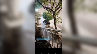 Nữa đêm bắt e ra ngoài public