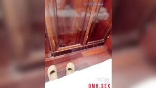 Đưa người yêu 2k6 đi some chịch gặp đúng buồi khủng địt muốn tét lồn em nó làm em rên