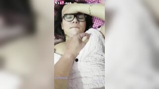 Chị kế toán đang nuôi con nhỏ được em trai vừa chịch vừa vắt sữa còn bắt chị nuốt tin