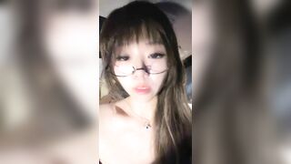 Em gái kính cận dâm đãng livetream show lồn thủ dâm trên xe taxi gạ địt lun tài xế p3