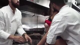 Lũ Đầu bếp Phụ Bếp Súc vật Hấp Dâm Tập thể E Nhân Viên Bồi Bàn Vú To lồn múp
