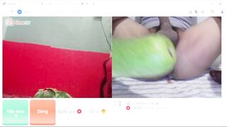 Ometv nhét nguyên trái bí khổng lồ vô đít xem phản ứng của gái lạ p2