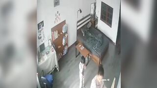 Bà dì nứng lồn cởi quần cho cháu bú đít