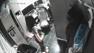 Quay lén trong phòng ngủ của em gái xinh thay quần áo vú to lồn ngon mông bự