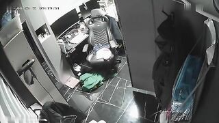 Quay lén trong phòng ngủ của em gái xinh thay quần áo vú to lồn ngon mông bự