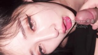 bé SGBB ngoan ngoãn há mồm để a xuất