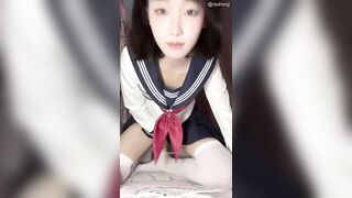 Dâm nữ tự sướng trong kí túc xá ở trường phê quá