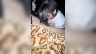 Qua nhà bạn thân làm luận văn cuối kỳ nó nói bucu cho xả stress