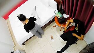 Đặt camera phát hiện vợ cho bạn thân ở nhà bú lồn