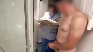 Trai Tây sục cặc gạ địt em gái phục vụ phòng hàng ngon dâm đãng bắn tinh vào mồm