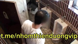 Say xỉn trong tolet bị hiếp dâm bắn vô lồn tại chỗ