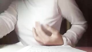 Love8 thích khoe thân