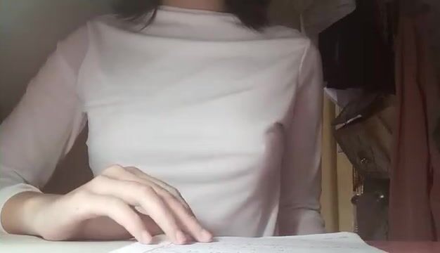 Love8 thích khoe thân