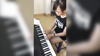 Nữ Sinh Phương Thỏo: Con đĩ Phương Thảo Nứng Lồn Năm Nhất Qua Phòng Bạn Trai Gạ Chịch