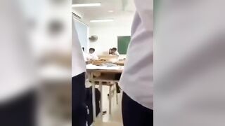 Vụ học sinh và cô giáo thân mật với nhau