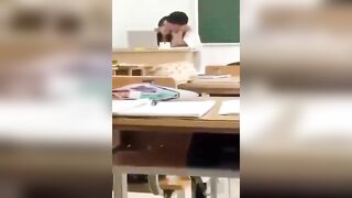 Vụ học sinh và cô giáo thân mật với nhau