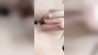 Gái mới lớn móc lồn cực nứng