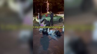 Đánh ghen lột đồ làm nhục nhau trên phố